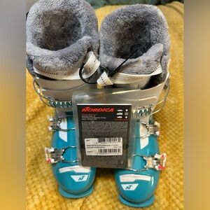 NORDICA Speedmachine J3 Girl  NWT Skiboots